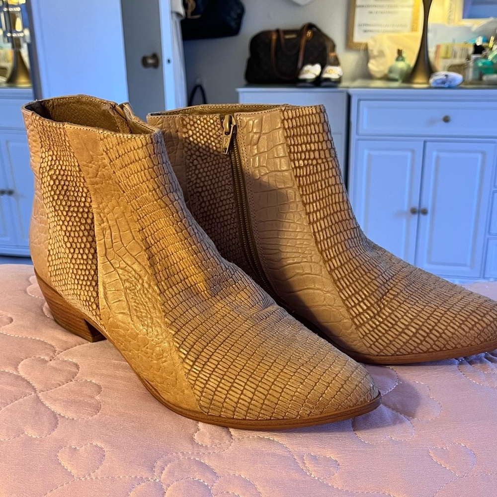Elegant Tan Crocodile-Embossed Ankle Booties